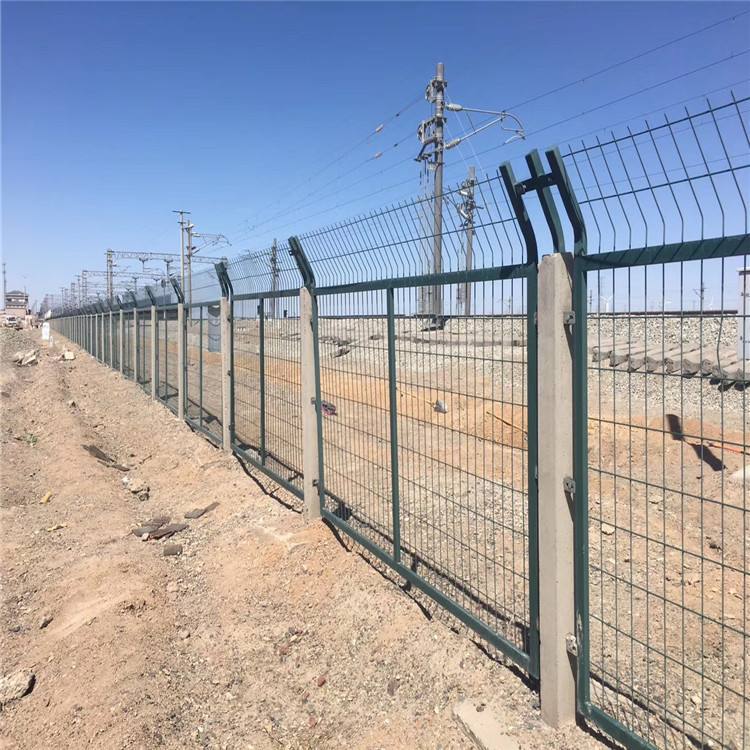临泽铁路防护栅栏安装注意事项